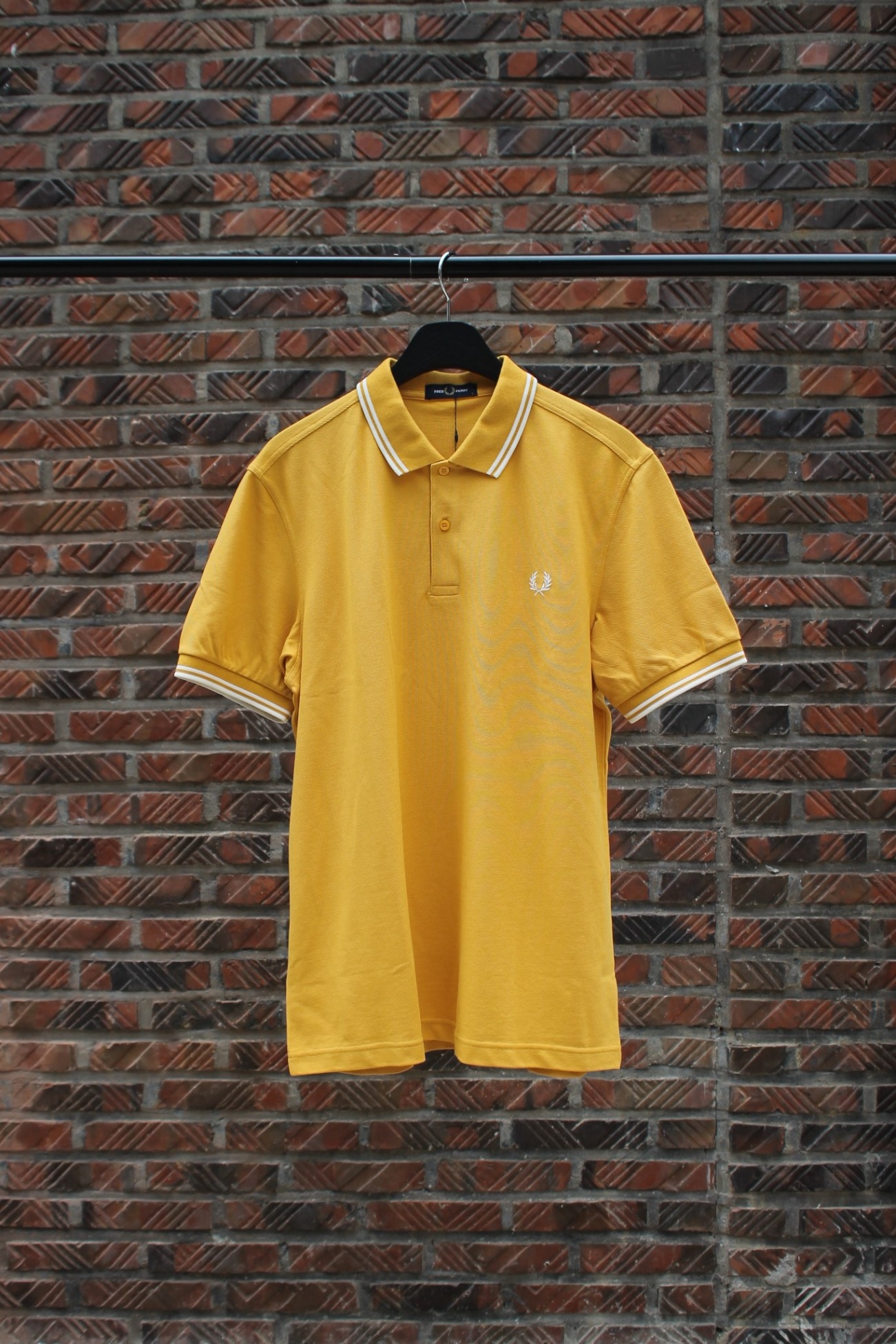 [FRED PERRY] Twin Tipped Fred Perry Shirt - Gold / Snow White