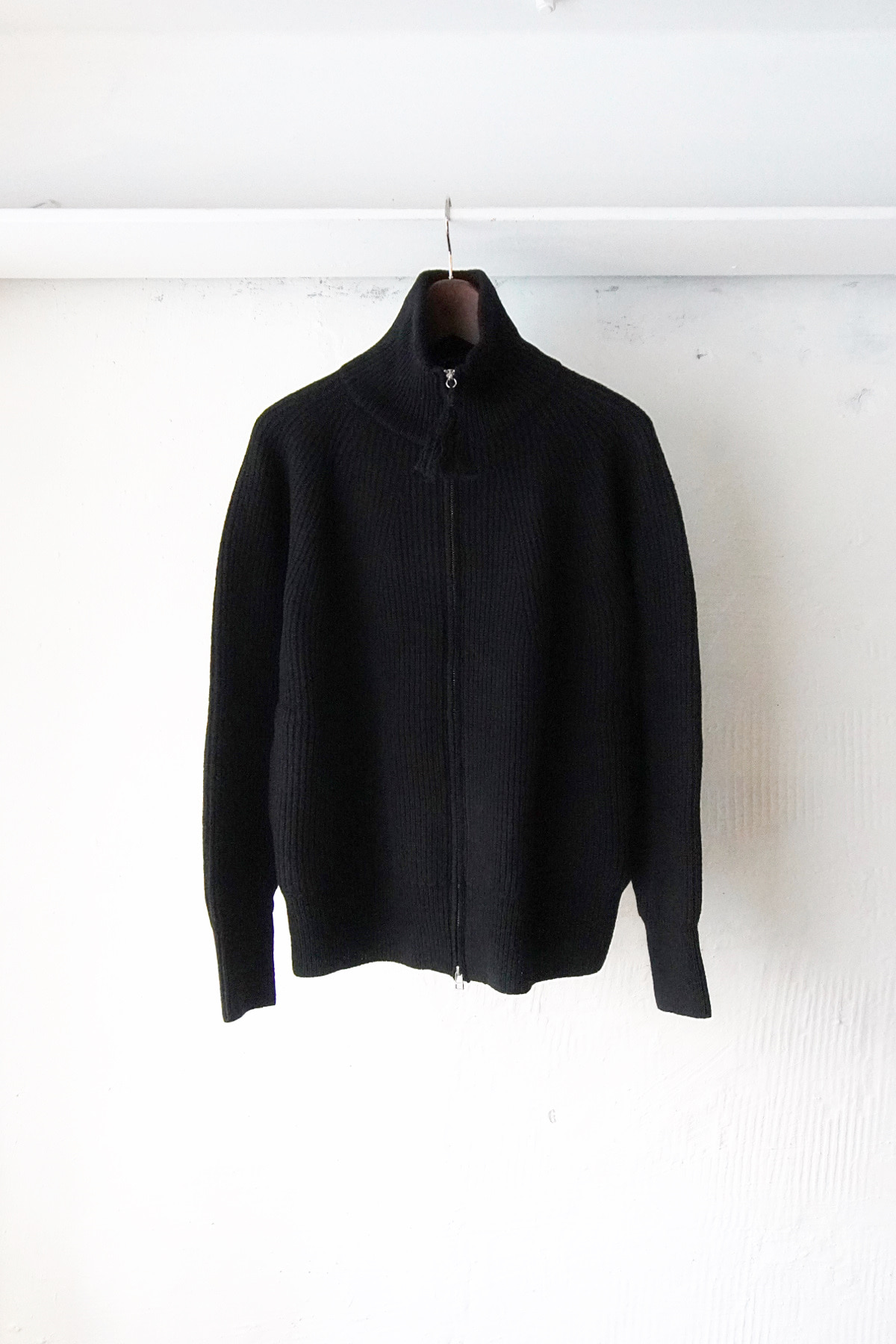 [OLD JOE BRAND] Tweedy Yarn Zip Sweater - Black